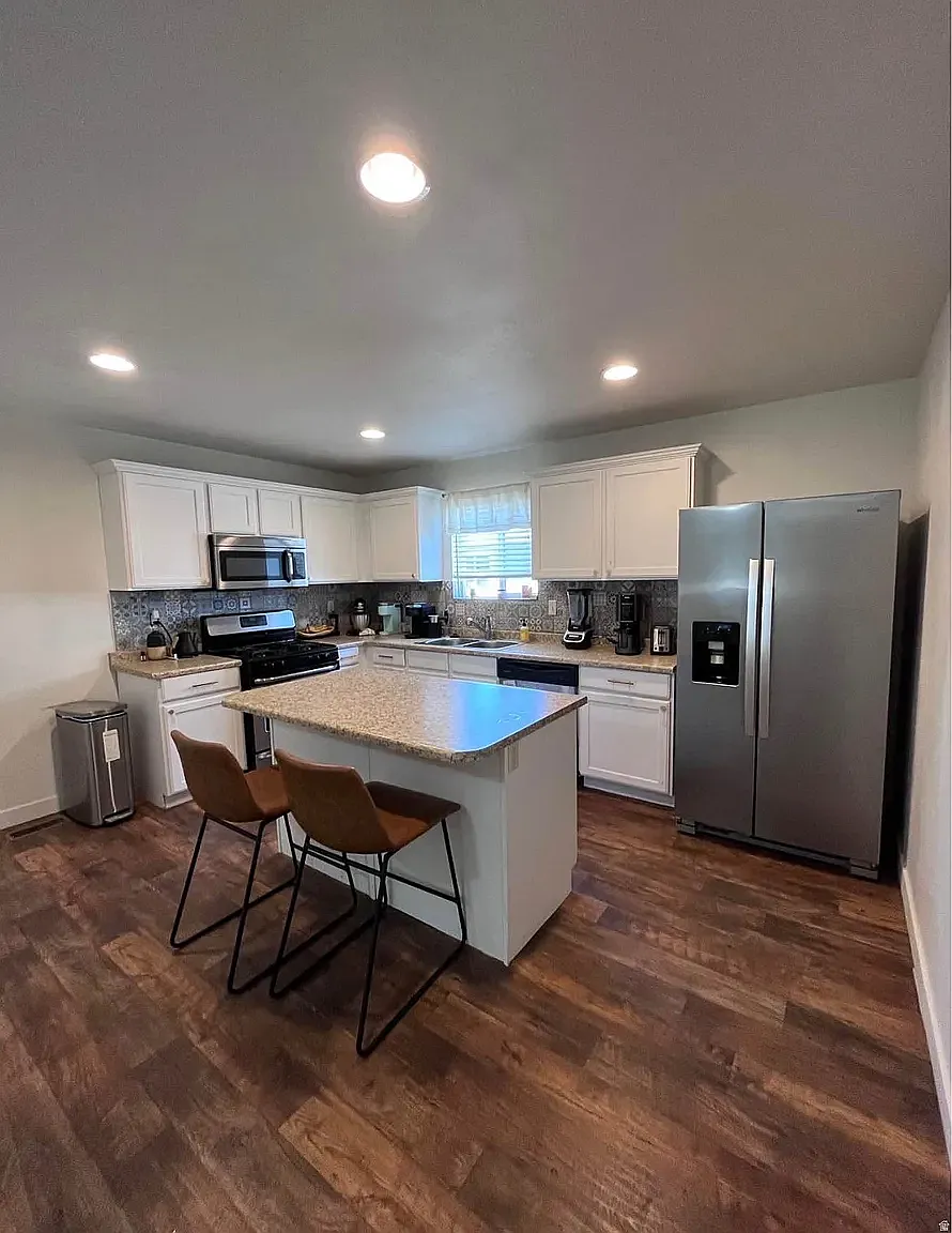 3 bed, 1690 sqft, $1,900 — Photo 3