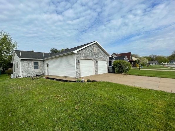 1374 Maple Ln, Nappanee, IN 46550