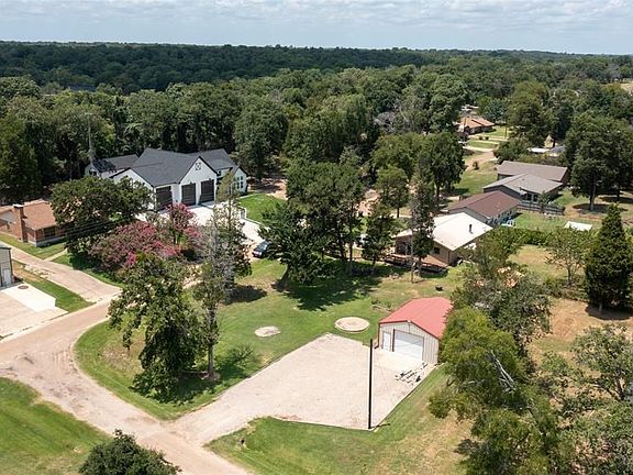 4th image of 220 Lake Front Dr