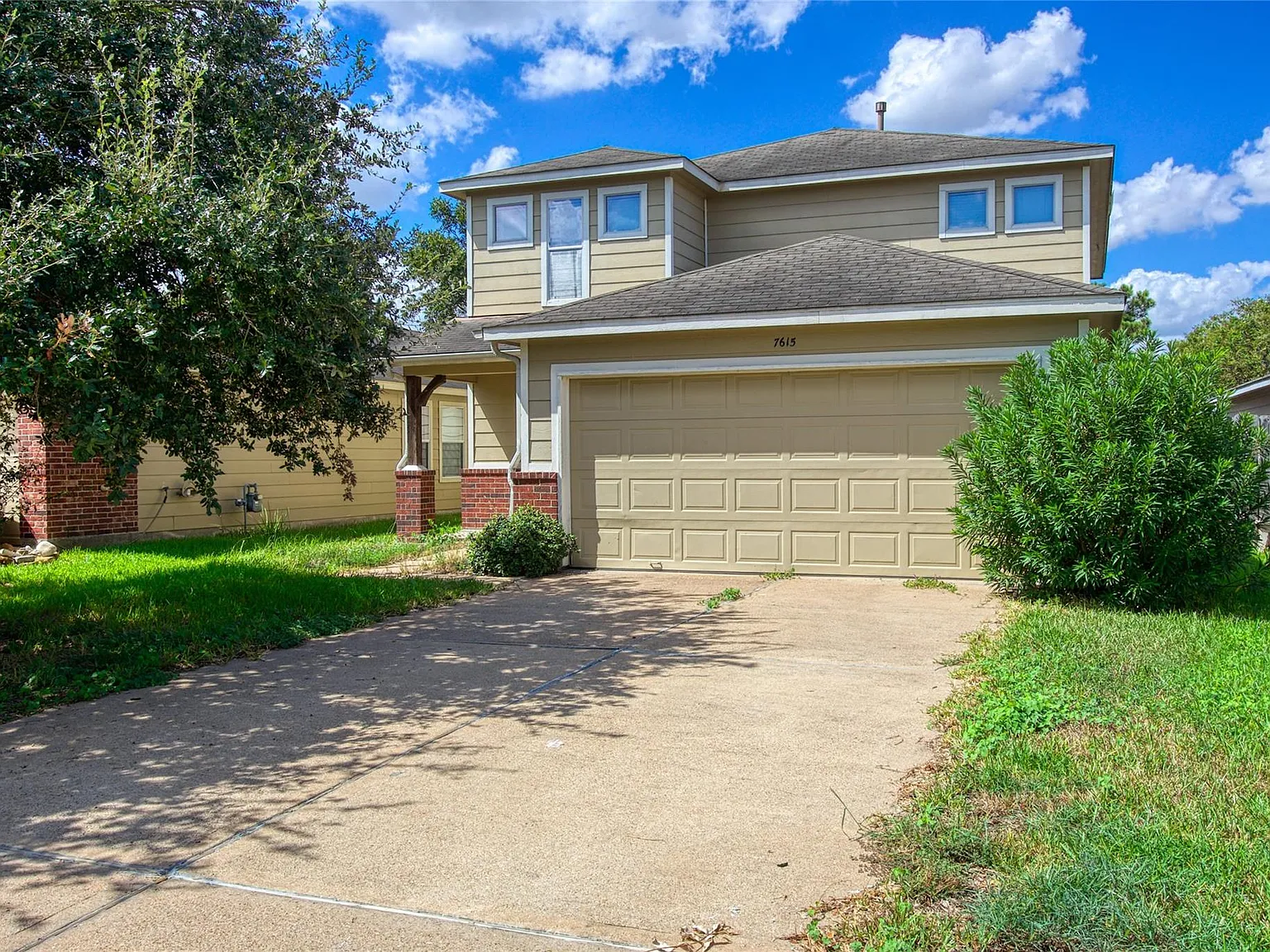 4 bed, 2.5 bath, 2670 sqft, $2,000 — Photo 1
