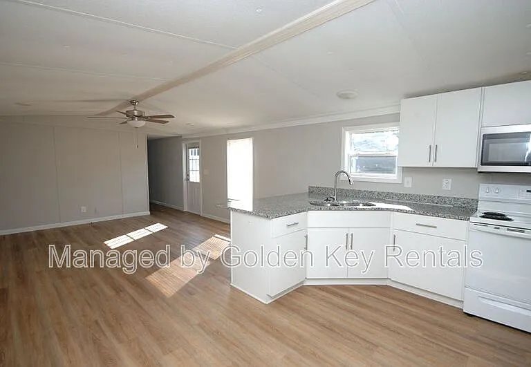 104 Lindsey Brooke Ln — Photo 4