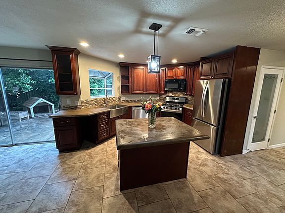 4th image of 131 Cavan Ct