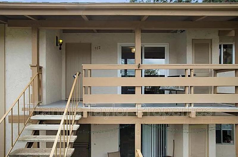 3 bed, 2.0 bath, 1325 sqft, $3,600 — Photo 2