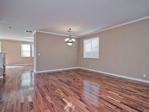 3rd image of 684 Twin Oaks Dr
