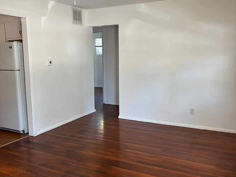 1822 N Irvington Ave — Photo 2