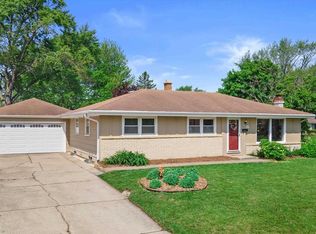 W149N8377 Norman Dr, Menomonee Falls, WI 53051