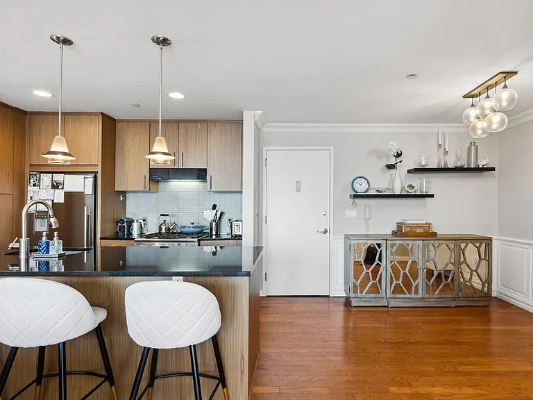 48-15 11th St #Penthouse 12E — Photo 4