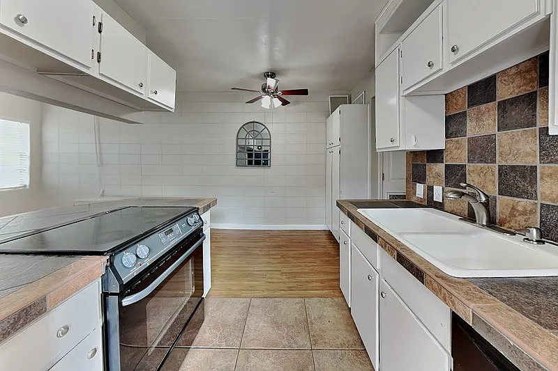 2 bed, 1.0 bath, 800 sqft, $1,699 — Photo 3