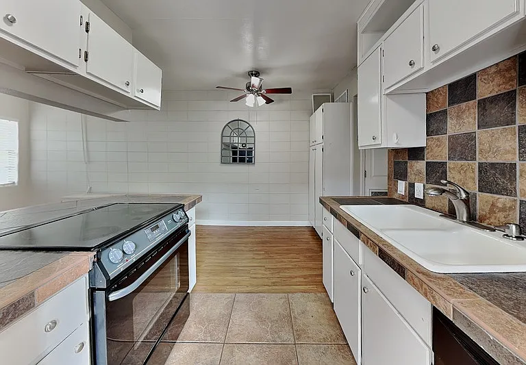 313 S Lawsona Blvd — Photo 3