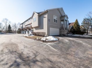1096 Chadwick Dr, Grayslake, IL