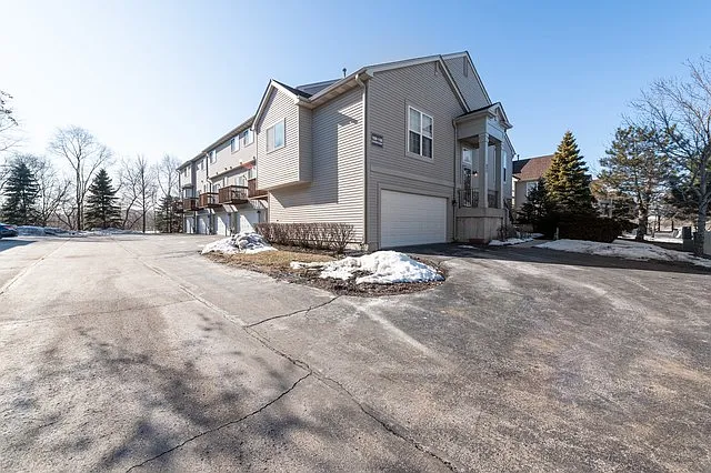 1096 Chadwick Dr photo 1