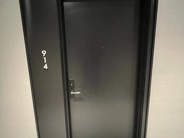 270 Dufferin St #914, Toronto, ON M6K 0H8