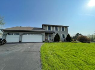 N93W27616 Quail Hollow Ct, Hartland, WI 53029