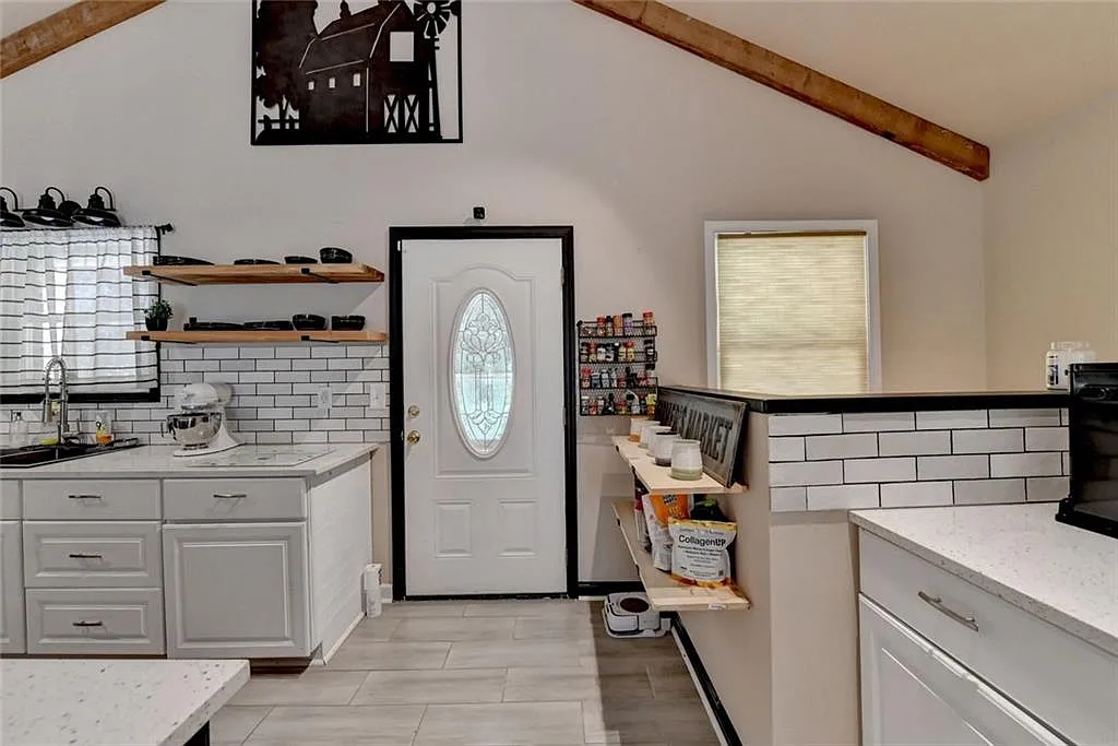 5 bed, 3.5 bath, 5100 sqft, $5,250 — Photo 4