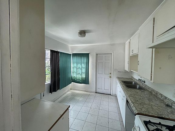 4th image of 847 Felspar St