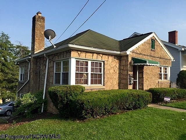 1st image of 902 Gaston Ave