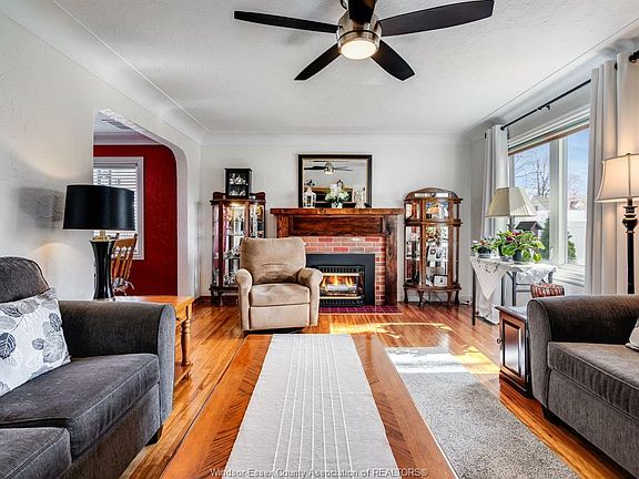 4th image of 137 Laird Ave
