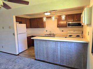 1357 Meadowcreek Dr., Pewaukee, WI 53072