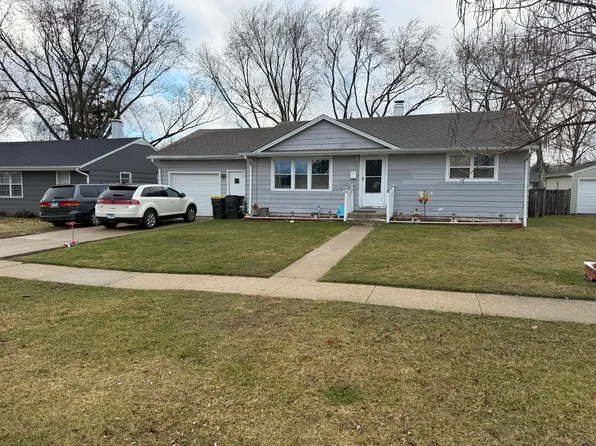 440 W James Way, Cary, IL 60013