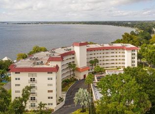 601 N McDonald St APT 102, Mount Dora, FL 32757