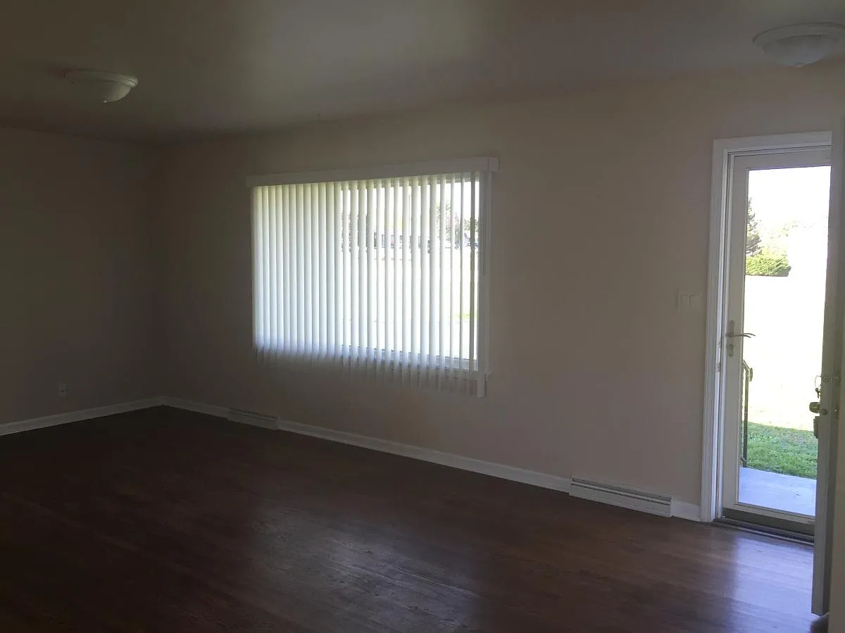 6927 Newburg Rd — Photo 3