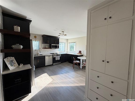 3rd image of 16 Woodhams AVENUE