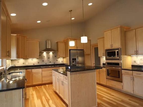 4th image of 6191 Oak Hollow Dr