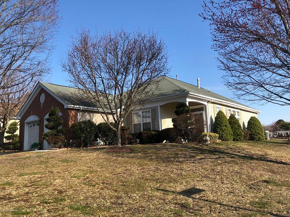 1st image of 1 Greenfields Dr