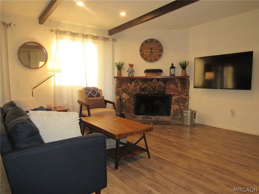 760 Blue Jay Rd — Photo 3