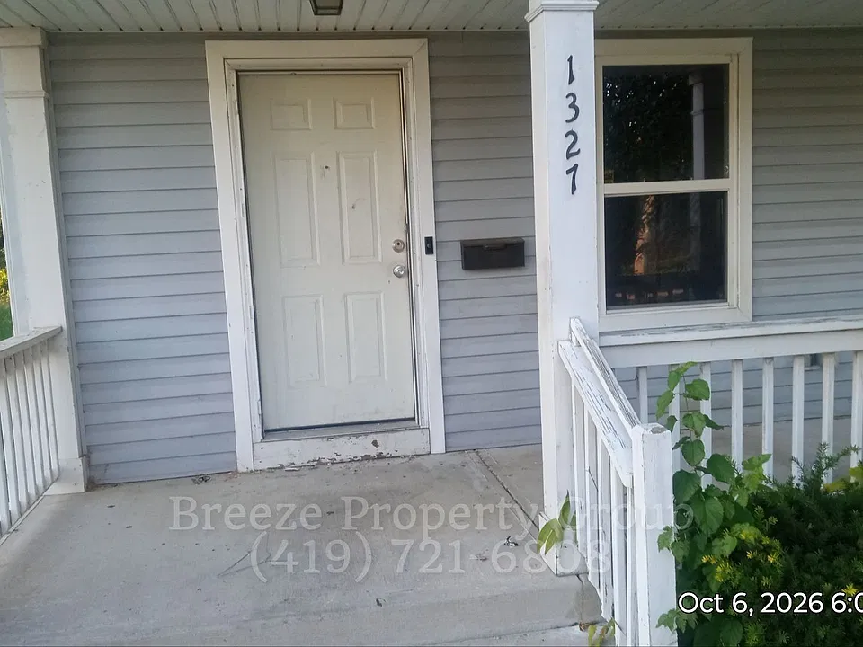 1327 N Michigan St