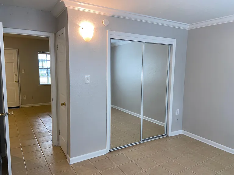 Tara House West Apartments — Photo 11