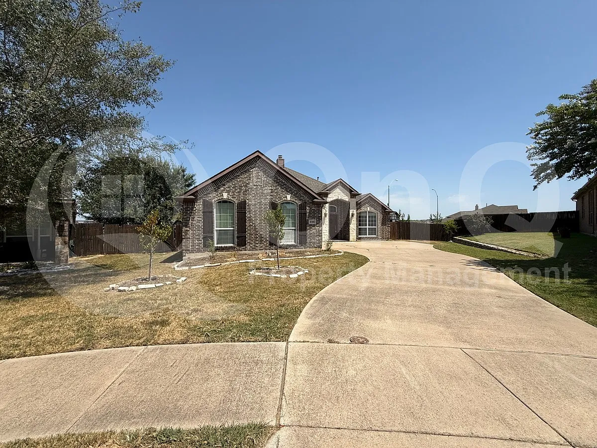 4 bed, 4.0 bath, 2817 sqft, $3,200 — Photo 2