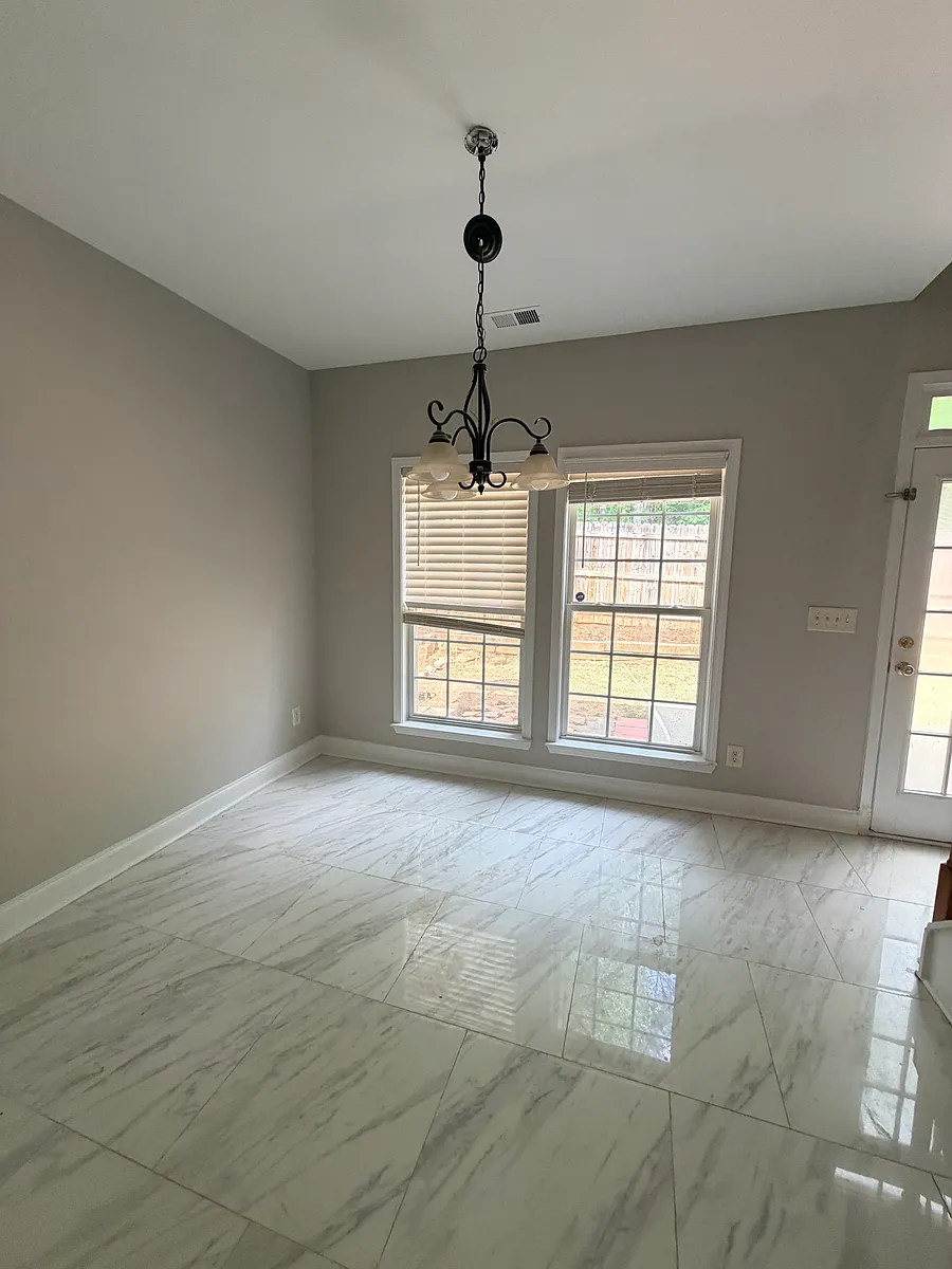 Building Photo - 455 Roland Manor Dr