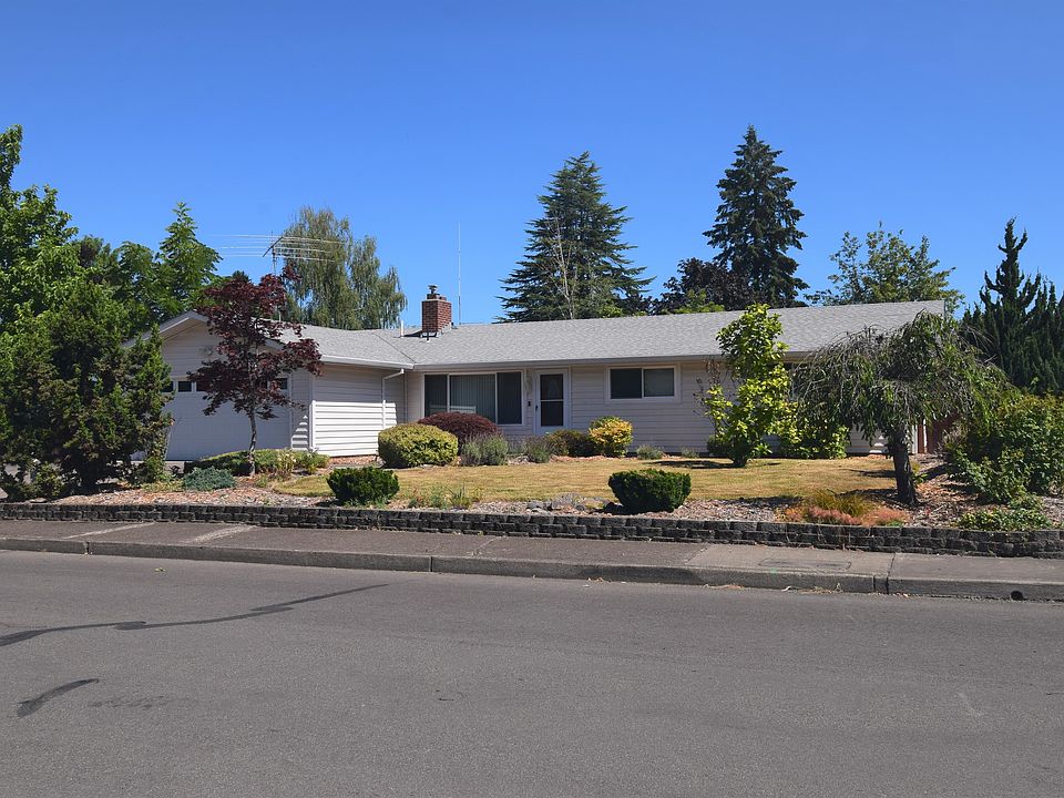 1st image of 1447 NE Oleander Ln