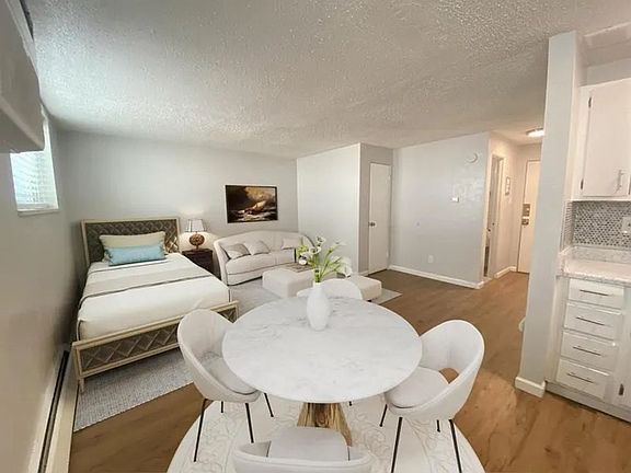 3rd image of 1400 Moline St APT 203