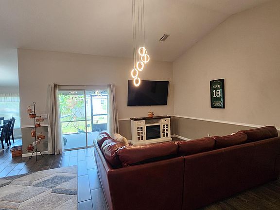 5th image of 185 SW Starfish Avenue
