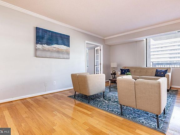 2nd image of 3713 S George Mason Dr APT 611W
