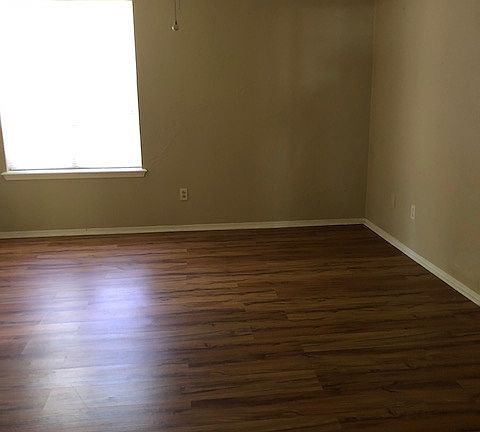 3rd image of 4425 Evelyn St