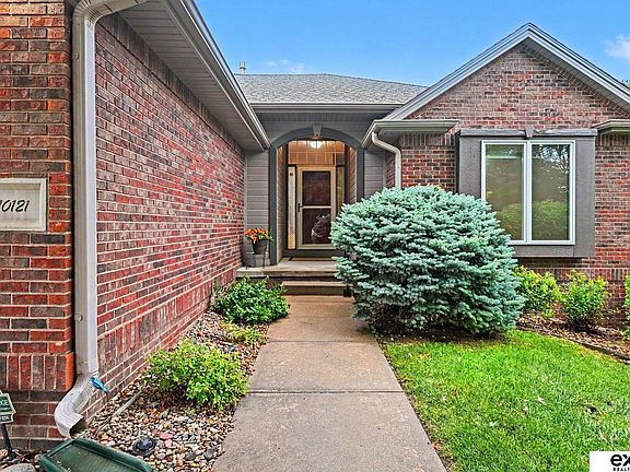 3rd image of 10121 S 172nd Cir