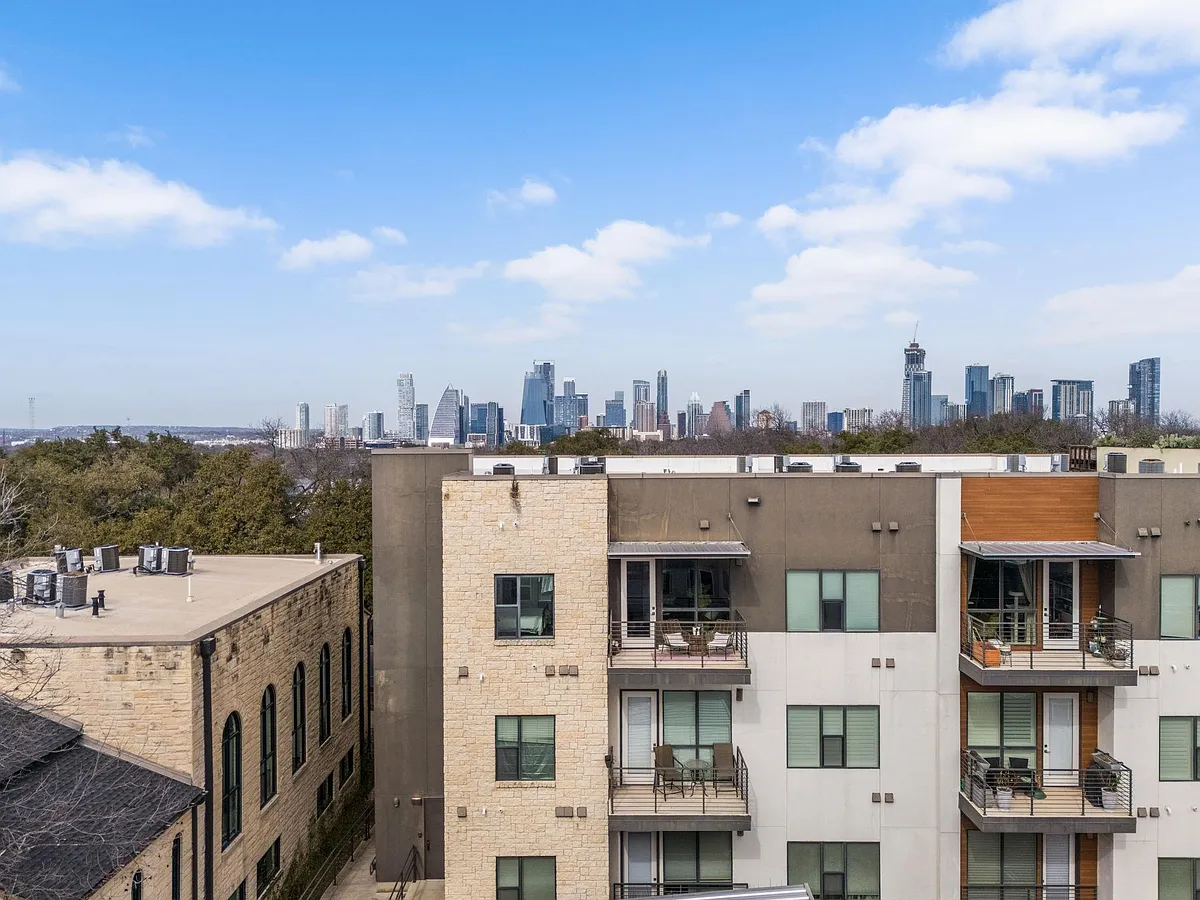 Building Photo - 207 W Johanna St #306