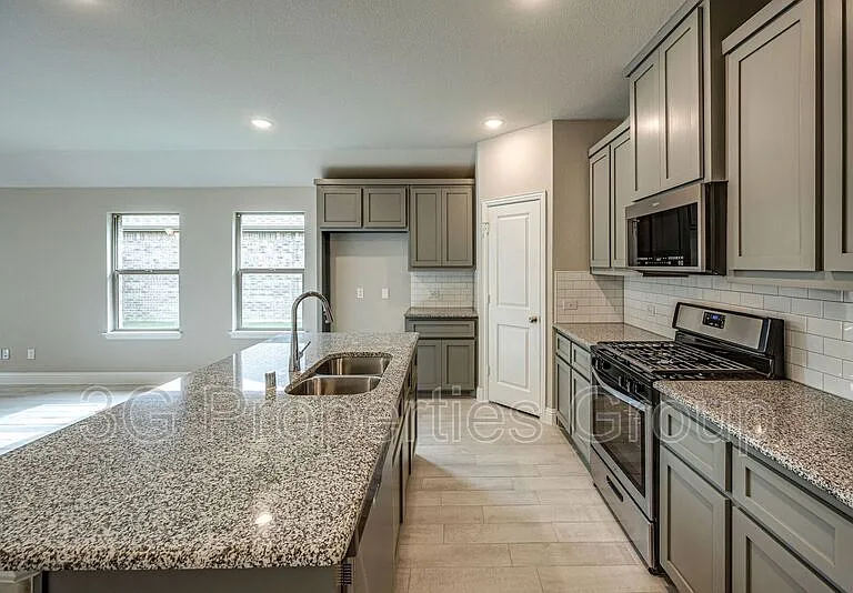 1513 Elizabeth St — Photo 28