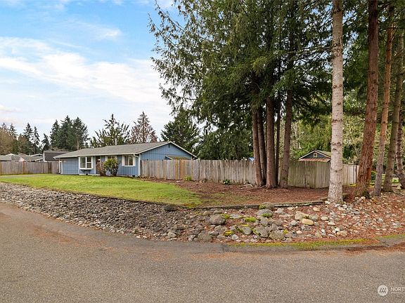 4th image of 15720 95th Avenue Ct E