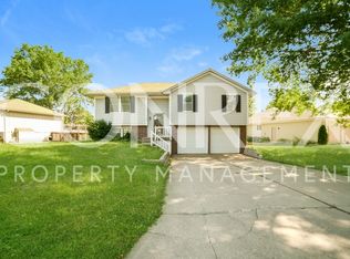 2108 NE Belvoir St, Lees Summit, MO 64086