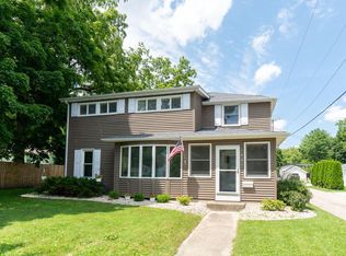 1421 Dodge St, Lake Geneva, WI 53147