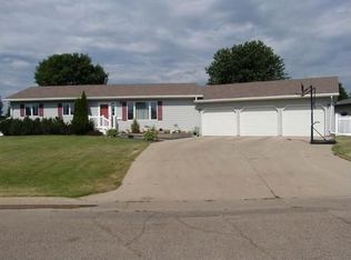 1925 Riverview Dr, Huron, SD 57350