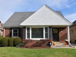 2414 Lefeber Ave, Wauwatosa, WI 53213