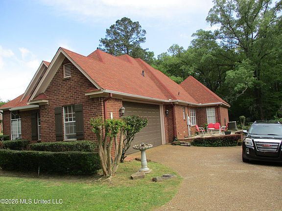 5th image of 306 Monterey Rd