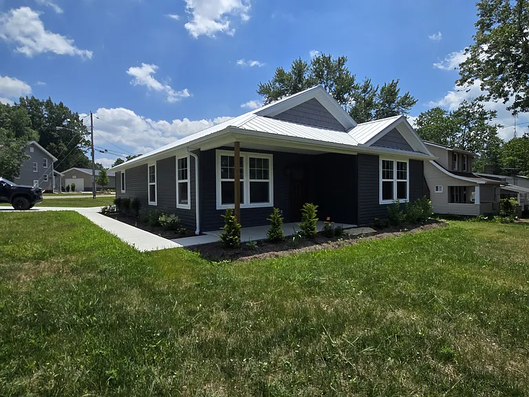 6446 Navarre Rd SW — Photo 1