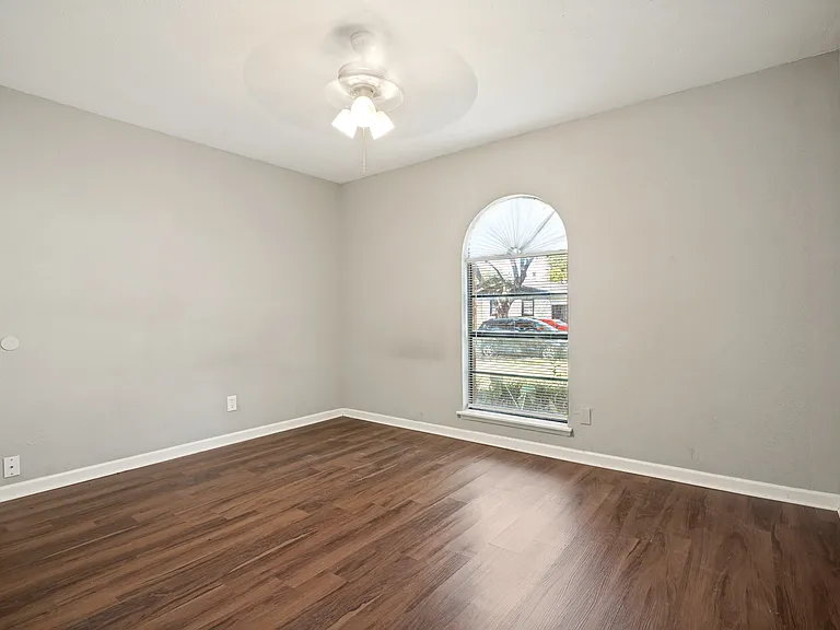 5709 Christie Ln — Photo 11