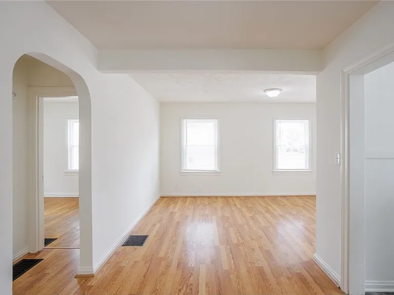 357 Rockhill Ave — Photo 2